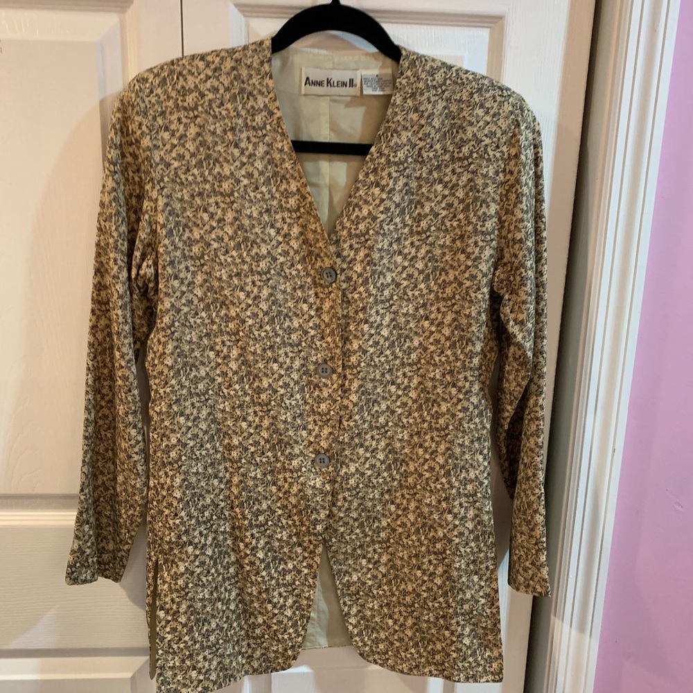 Beautiful Anne Klein II jacket size 4.